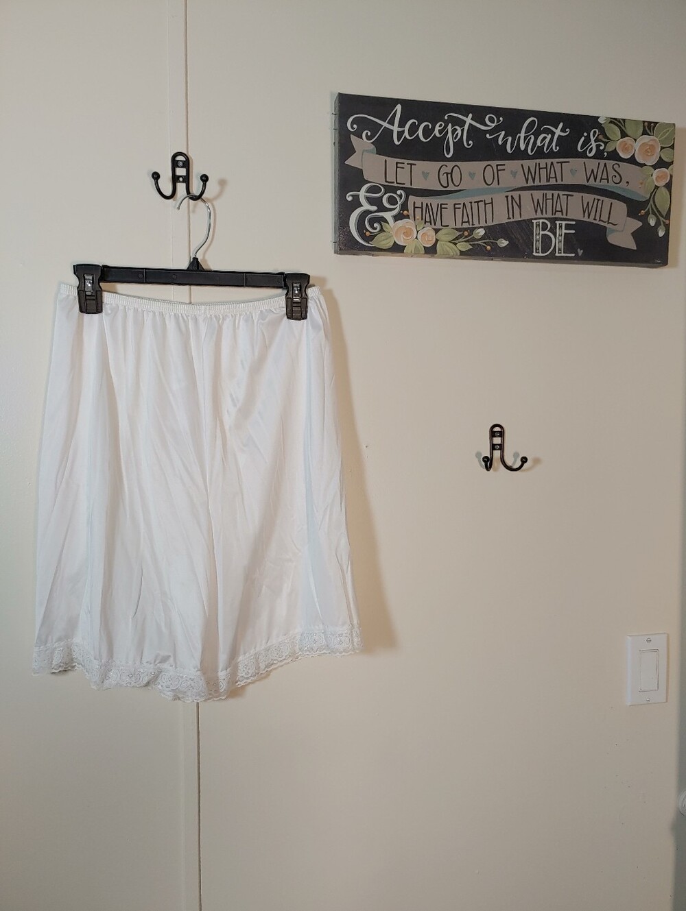 NWOT Vanity Fair Large White Shorts Slip